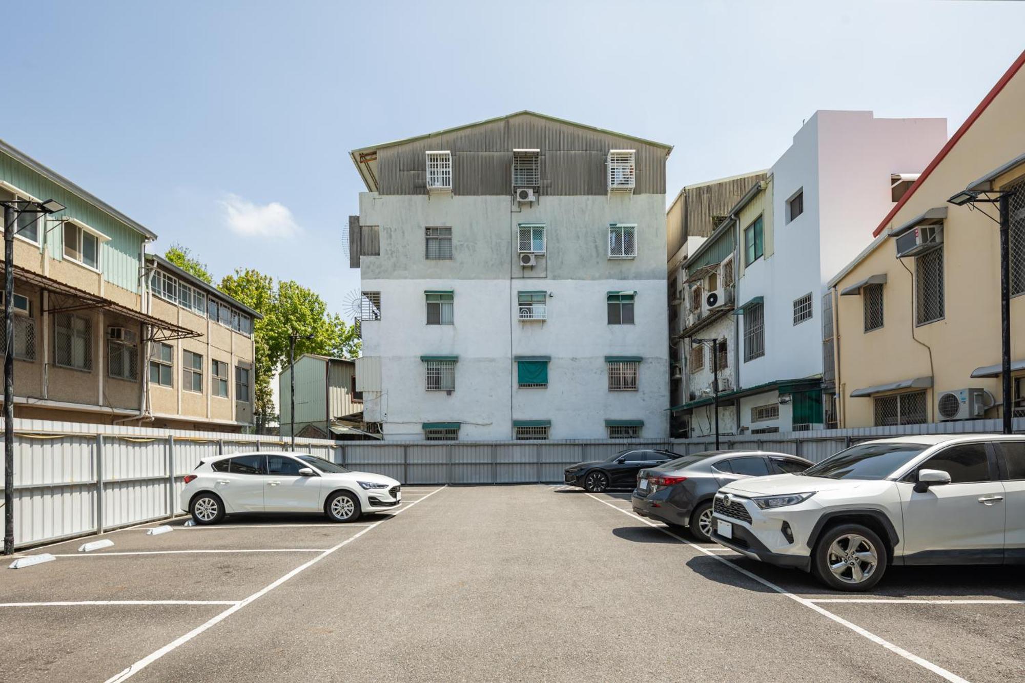 Kindness Hotel - Tainan Minsheng Екстер'єр фото