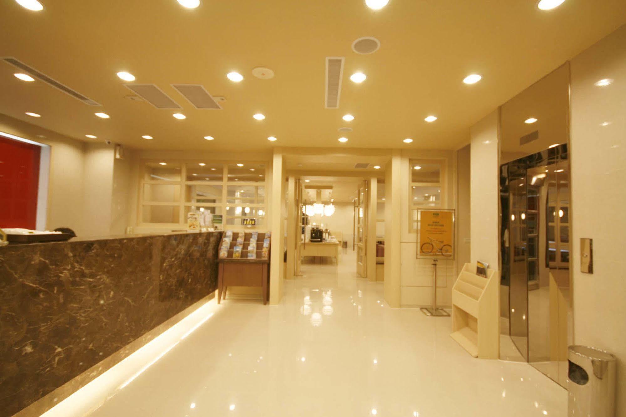 Kindness Hotel - Tainan Minsheng Екстер'єр фото