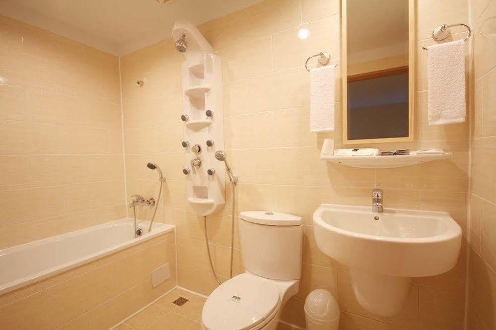 Kindness Hotel - Tainan Minsheng Екстер'єр фото